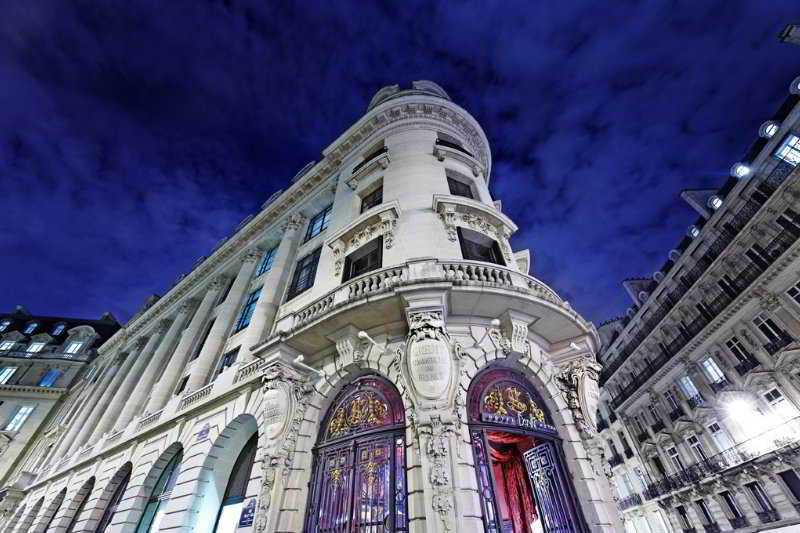 Hotel Banke Opera Autograph Collection