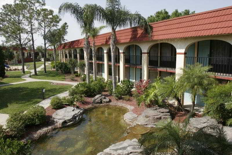 Maingate Lakeside Resort