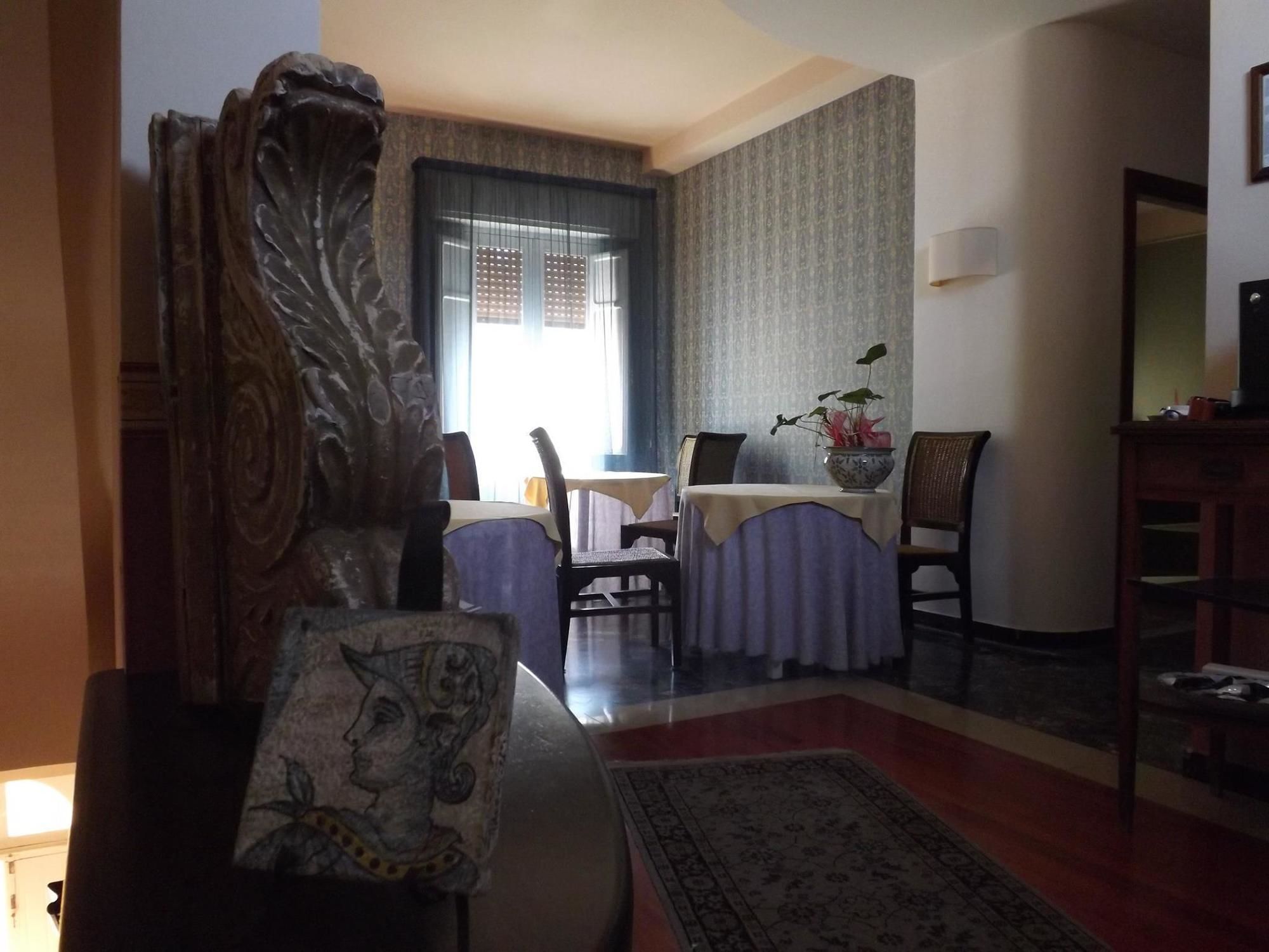 Neathon Rooms