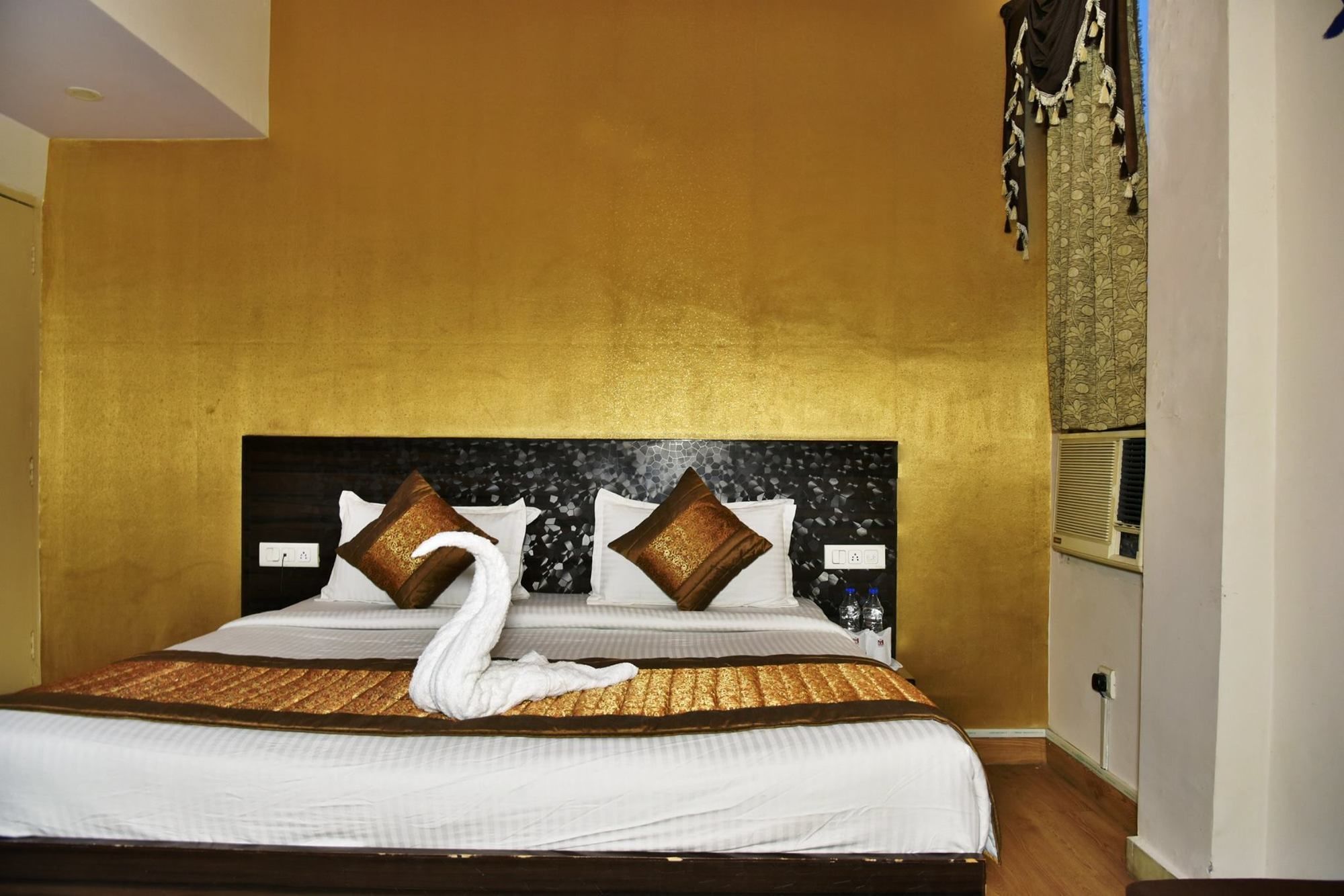 Hotel Sallow International