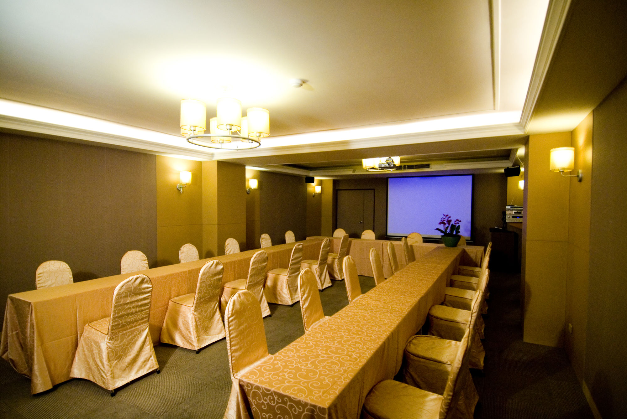 Hotel Unique - Holiday Inn