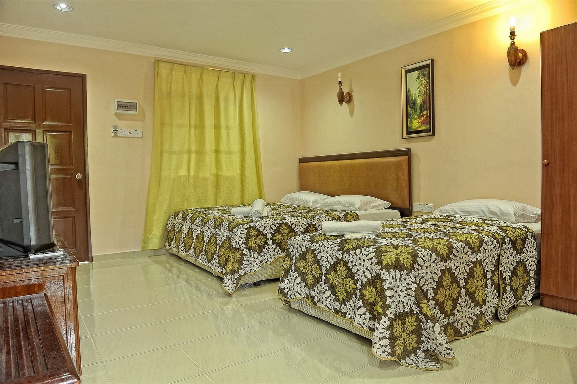Penarak Bamboo Beach Motel