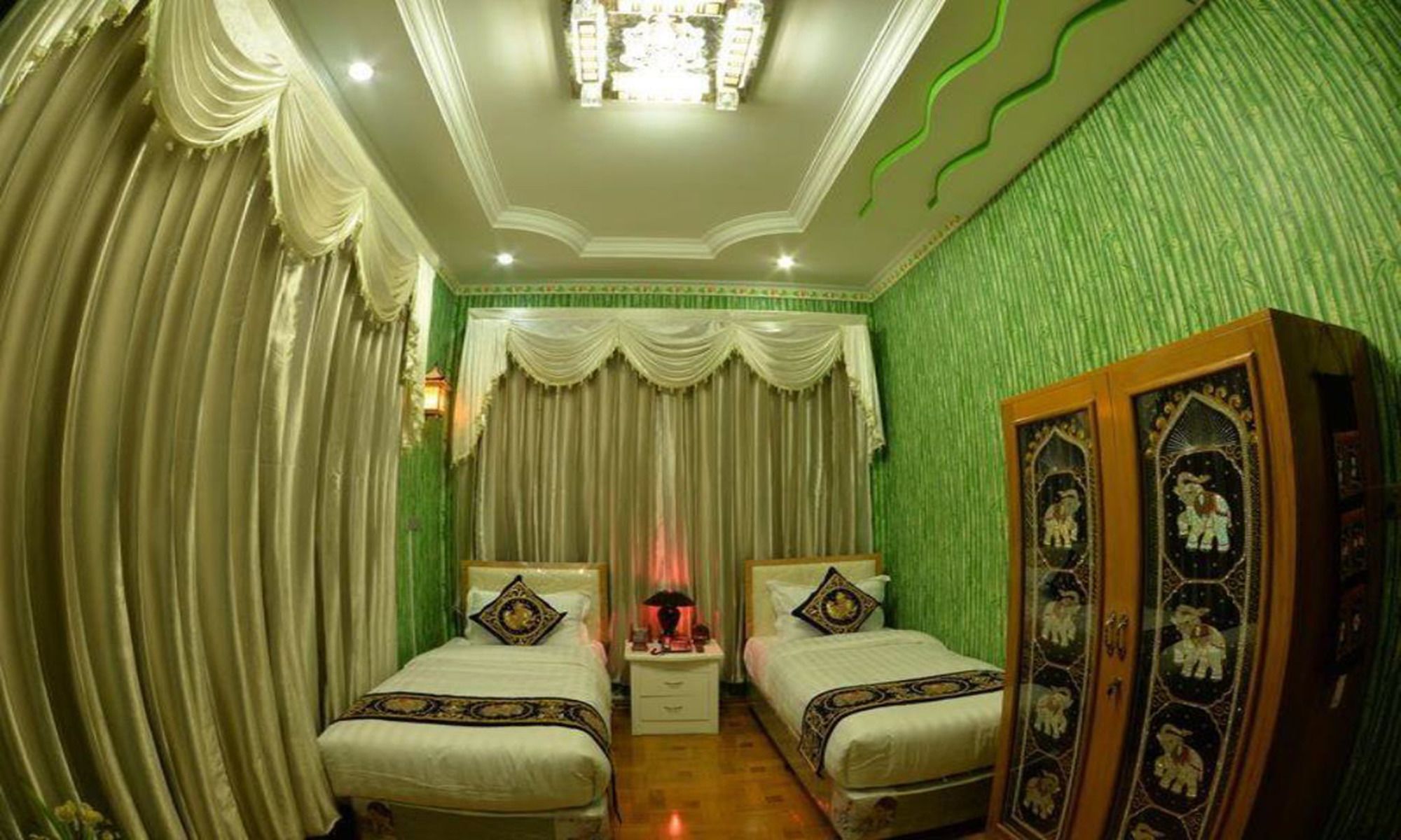 Mandalay Kandawgyi Inn