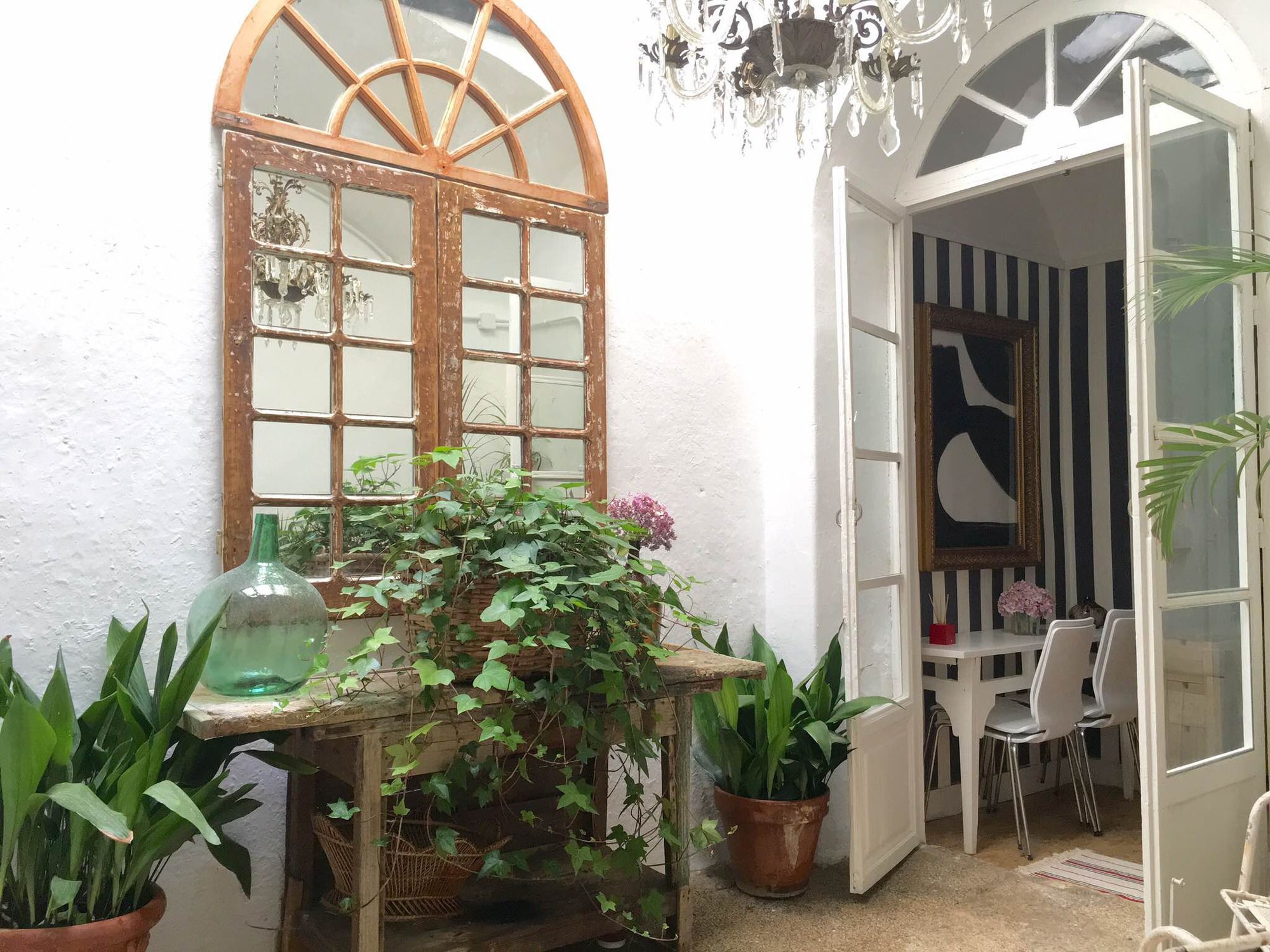 La Tierra Roja Apartamentos