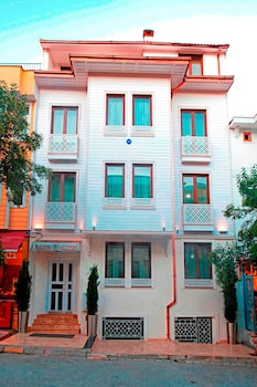Azade Suites