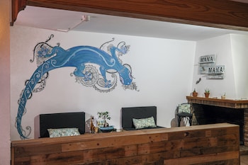 Mana Mana Youth Hostel