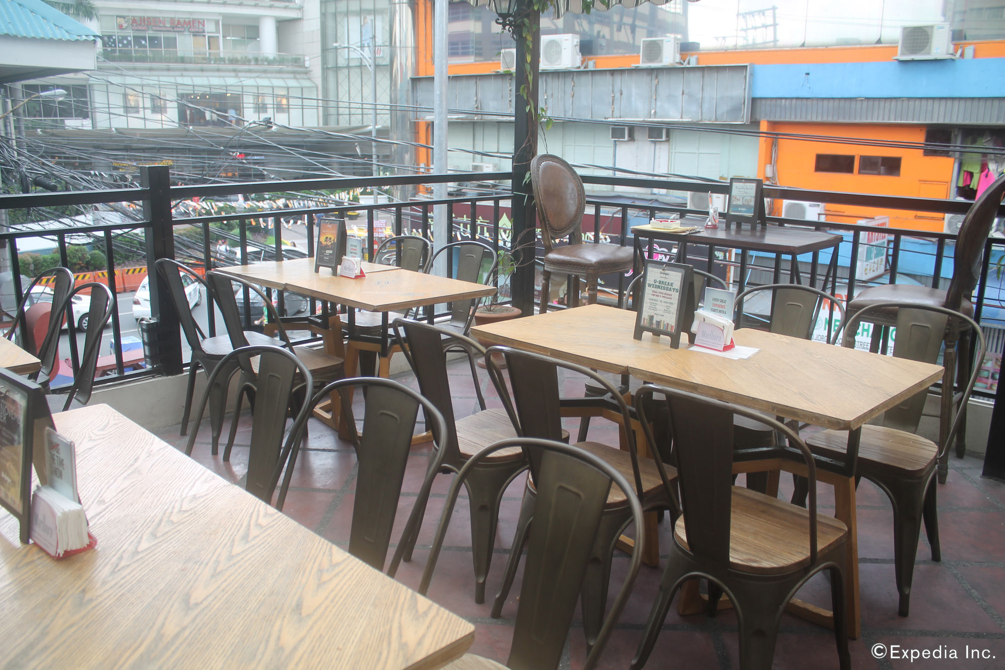 Tambayan Capsule Hostel