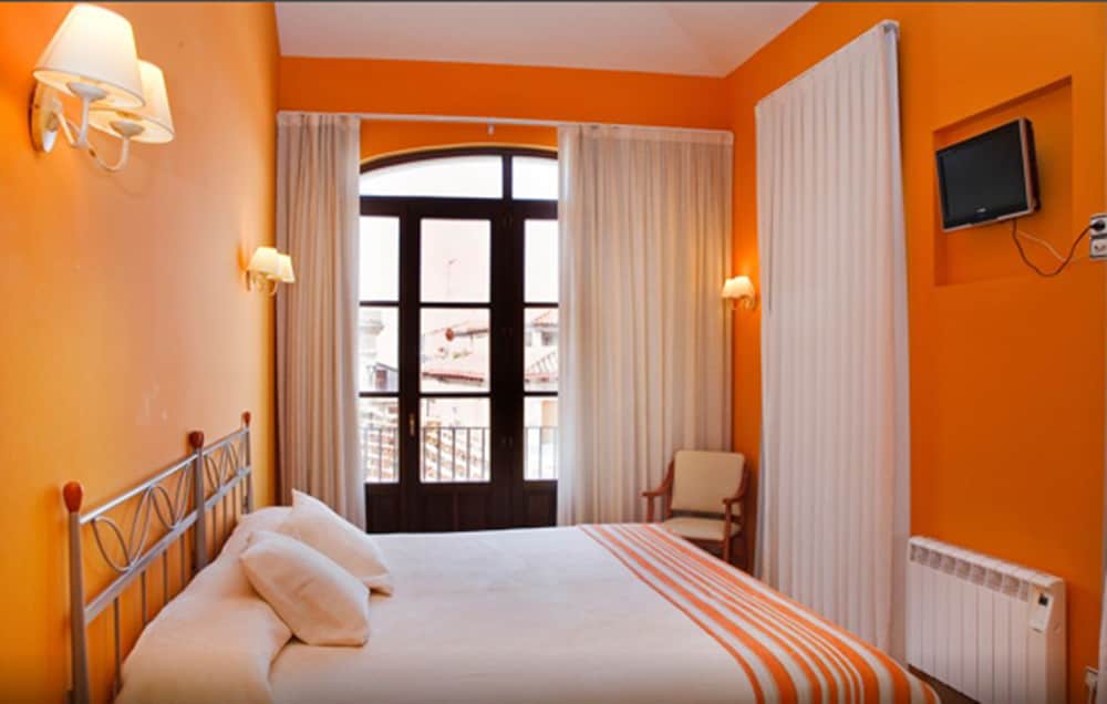 Antiguo Casino De Los Arribes