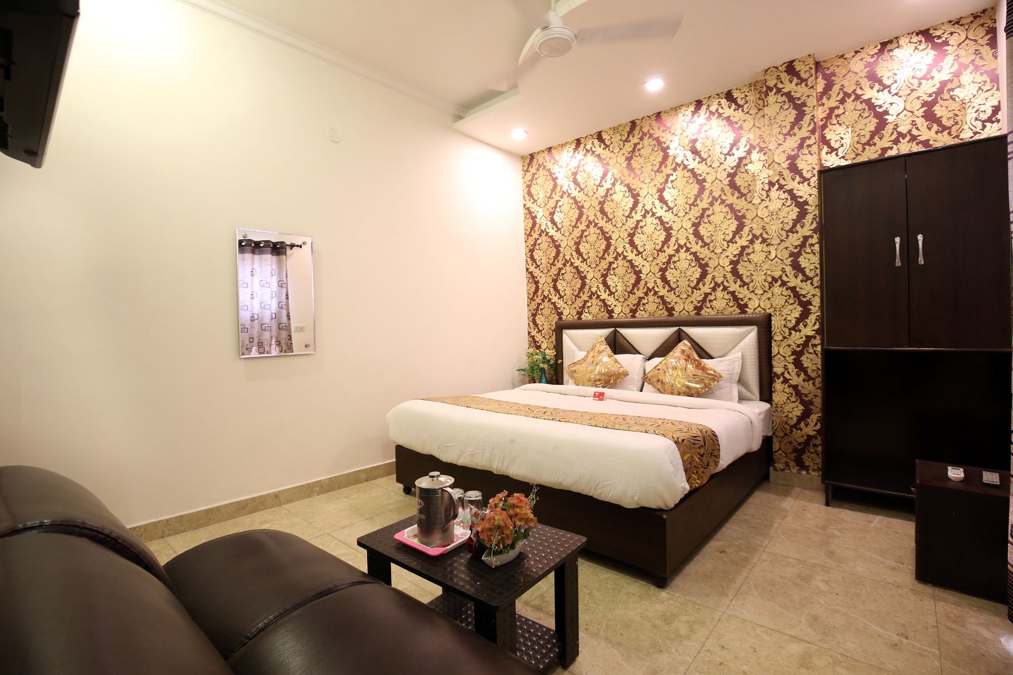 Oyo Rooms 111 Opp. Sangam Cinema