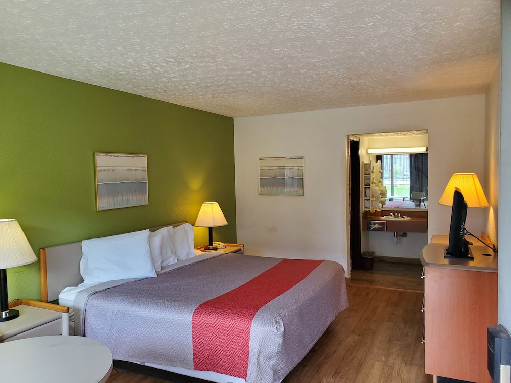 Knights Inn Frankfort — photo 4