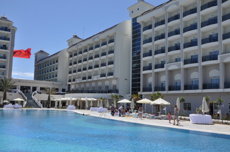 LRS Lake & River Side Hotel & Spa