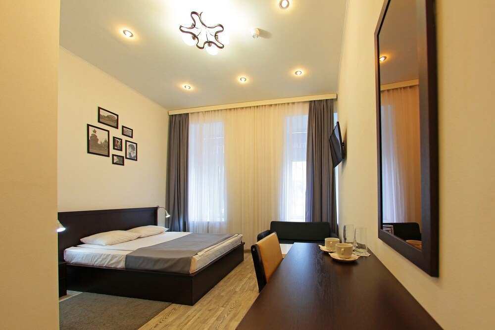 White&Black Home Hotel