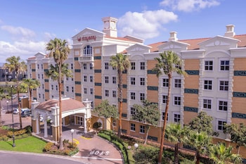 Stayeasy Century City