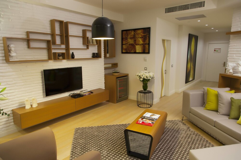 Aparthotel The Leos Residence