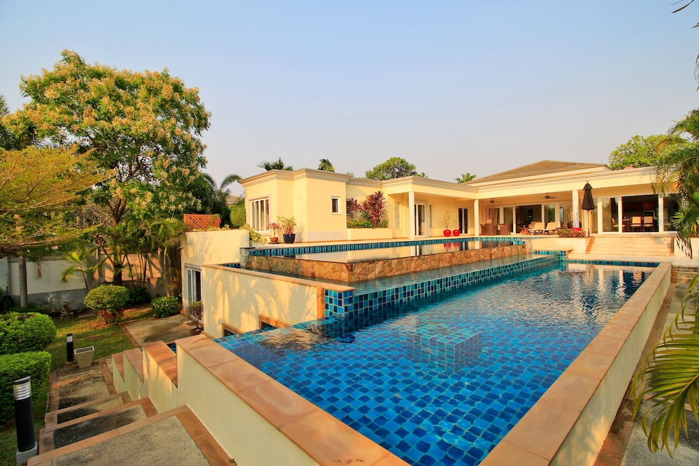 Pattaya Sunset Villa