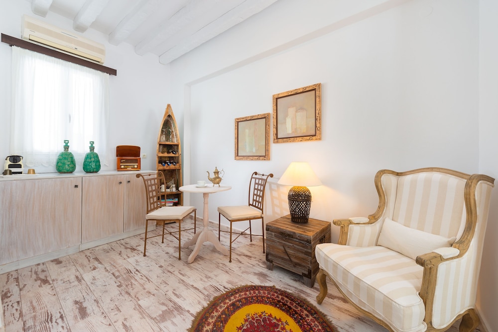 F Charm Hotel