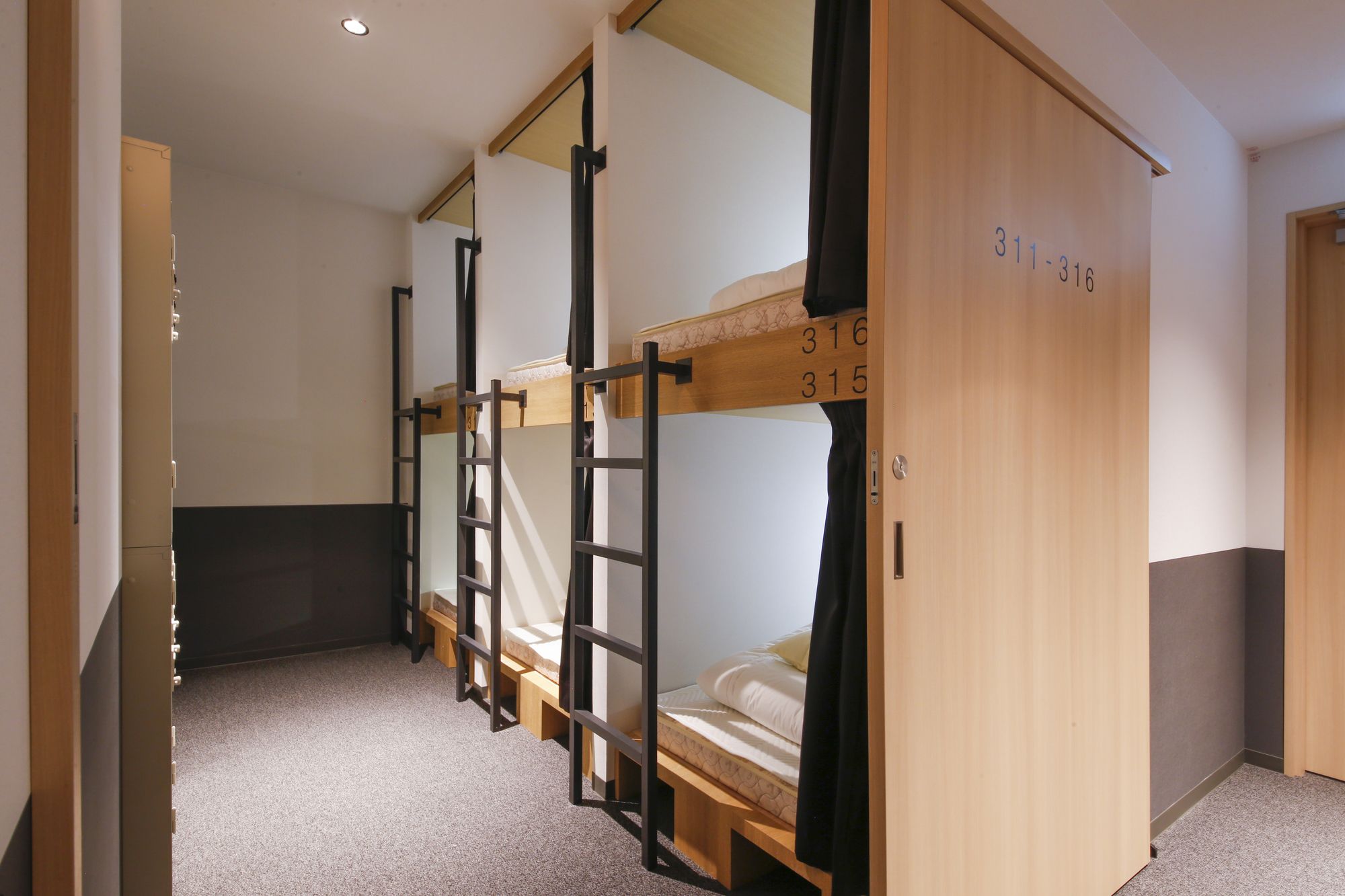 White Hostel shinsaibashi
