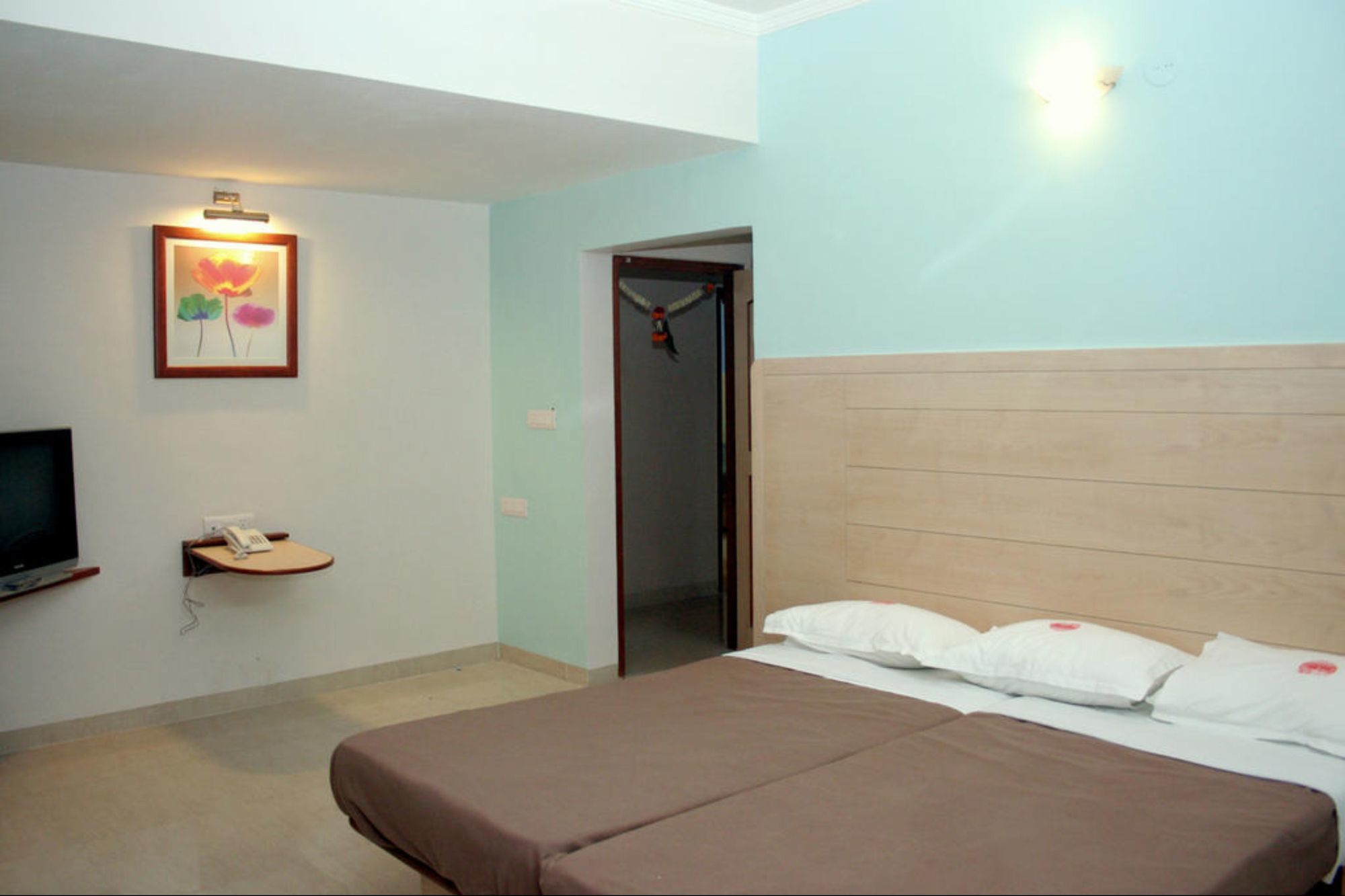 Hotel Raviraj