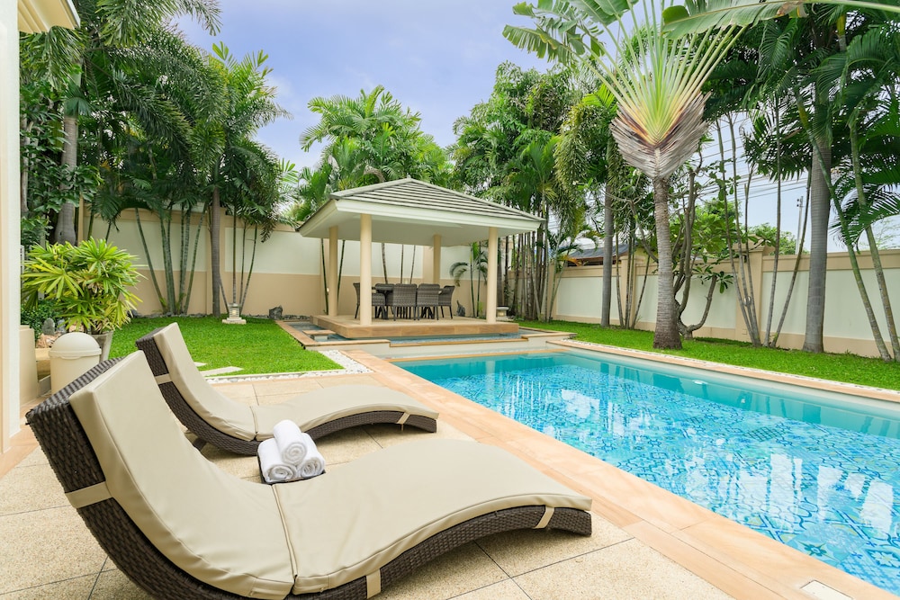 Luxury Pool Villa 54