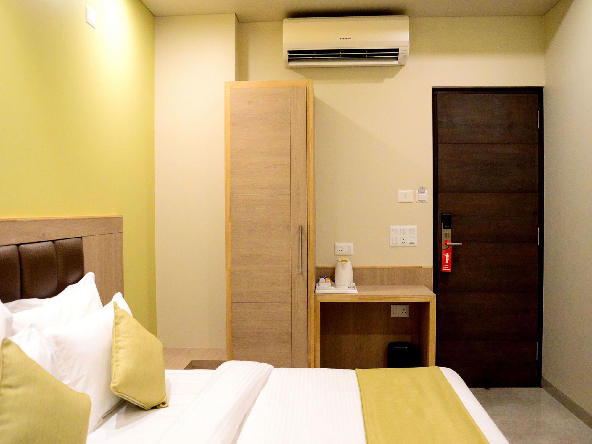 Hotel Crown by OYO Rooms