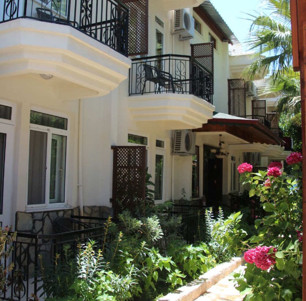Canada Hotel & Bungalows
