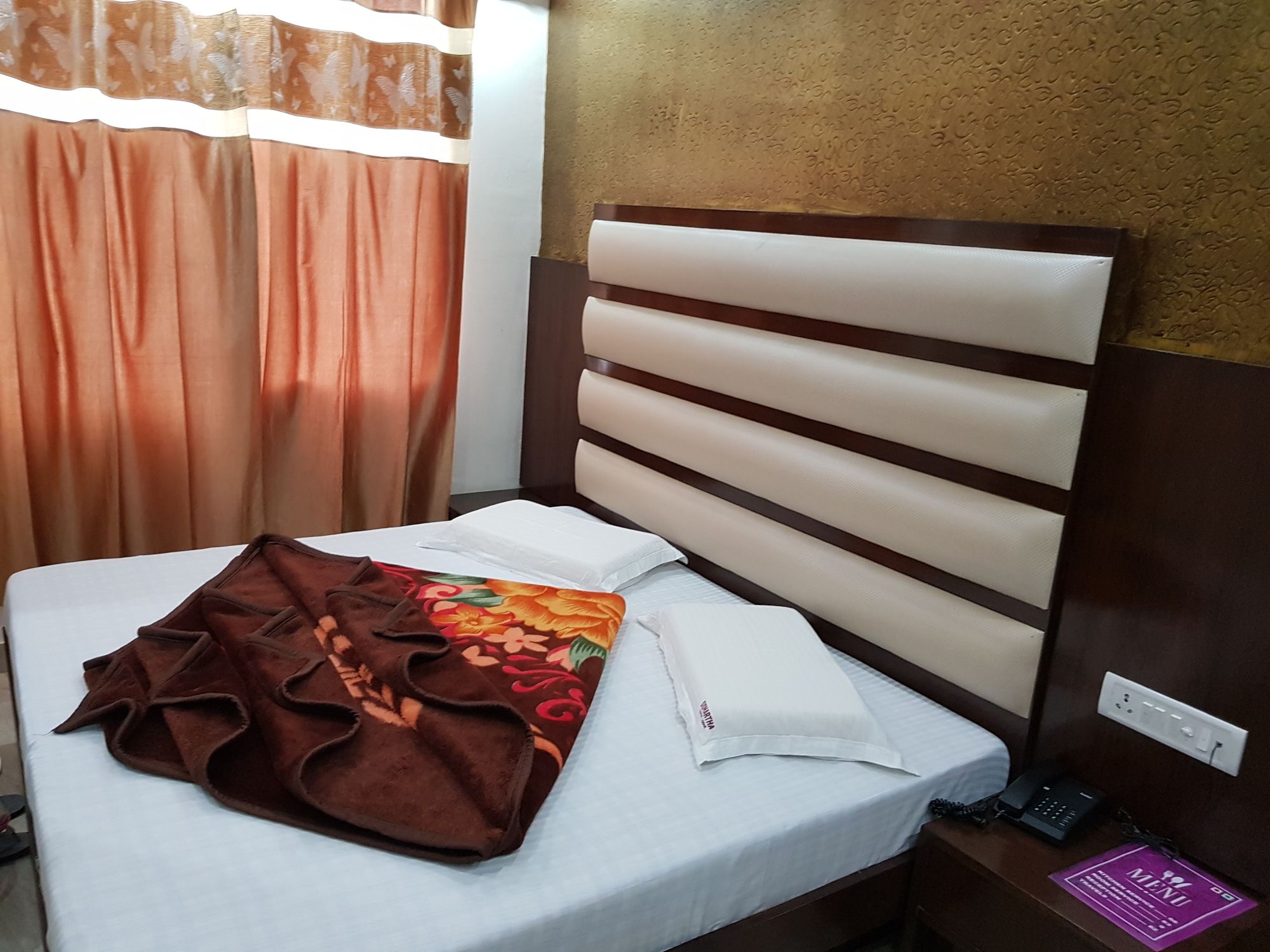 Hotel Amba Deluxe