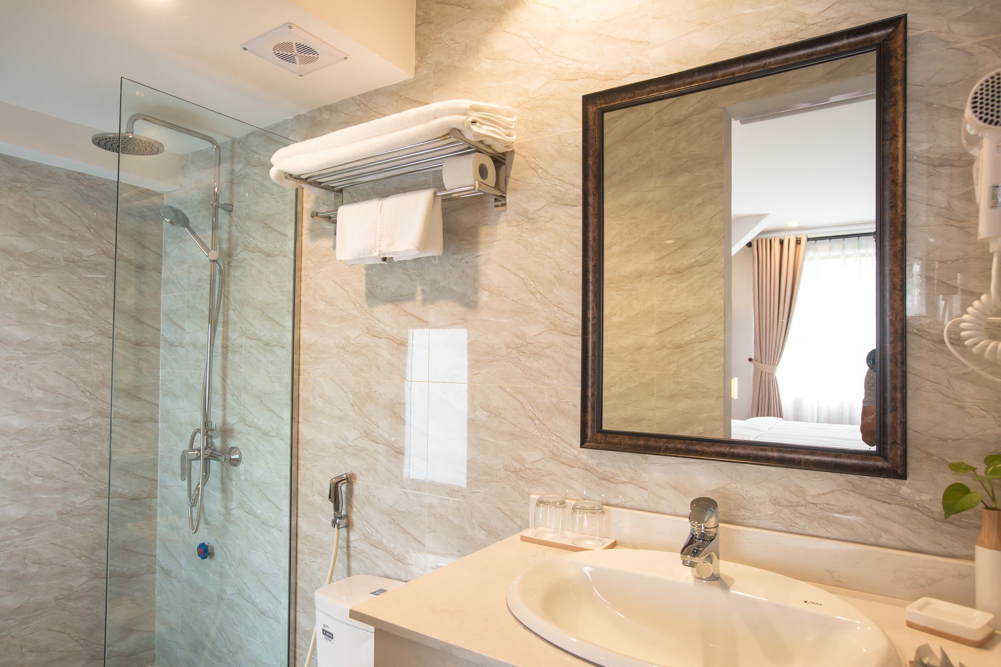 Dinh Elegant Hotel