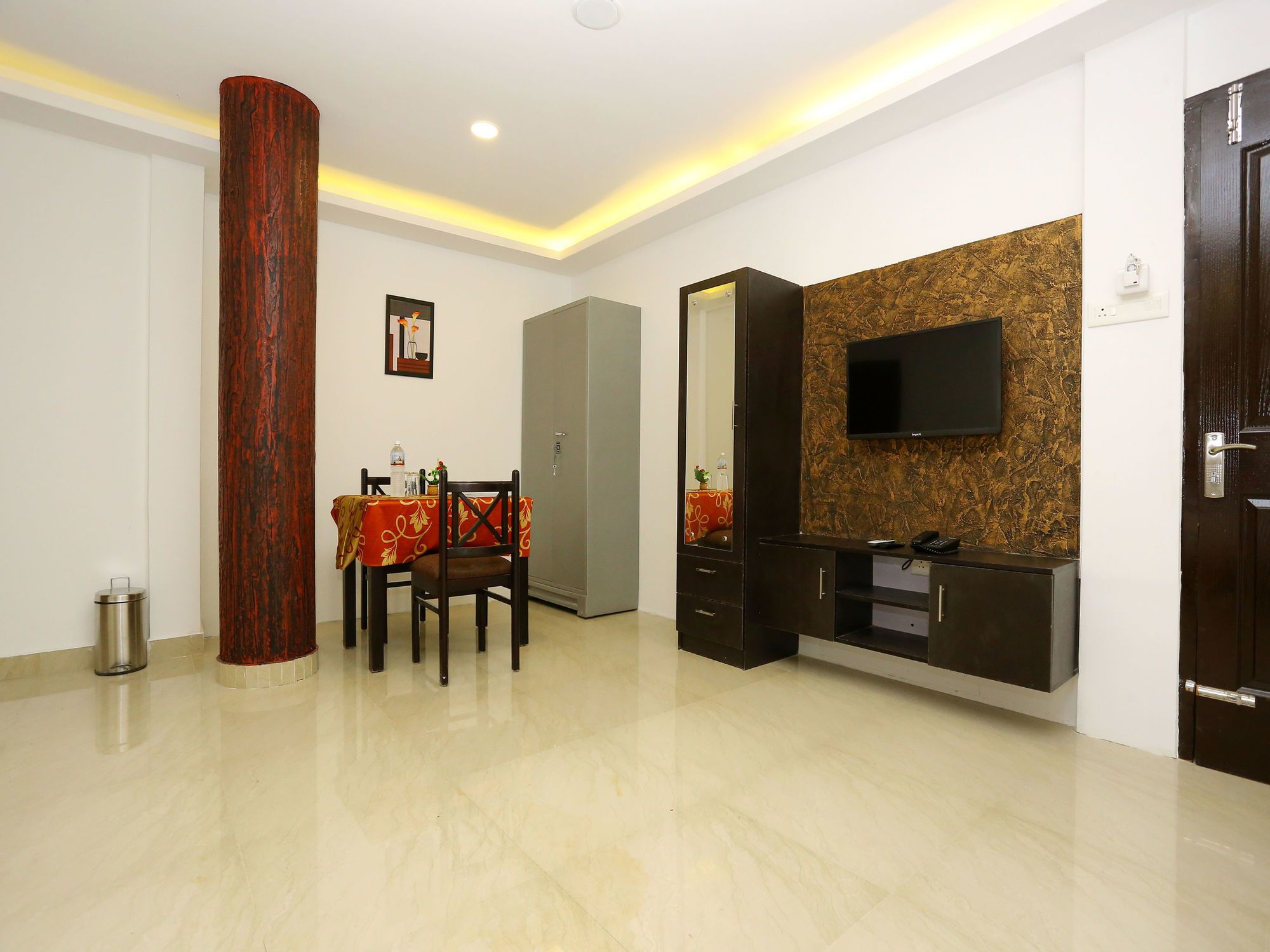 Hotel Emza Residency