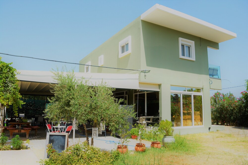 Anelia Boutique Studios & Apartments