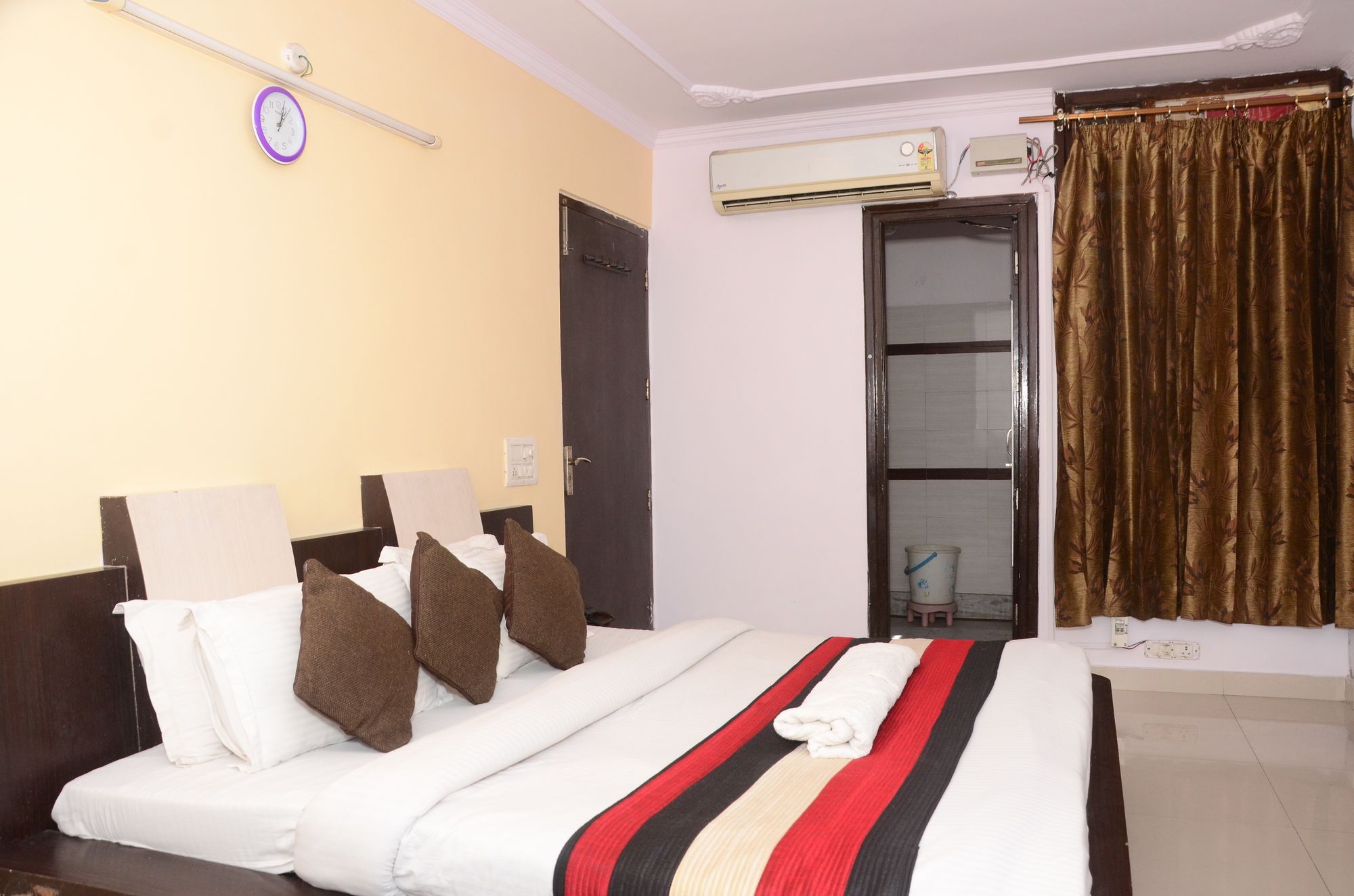 Gurjeet Hotel