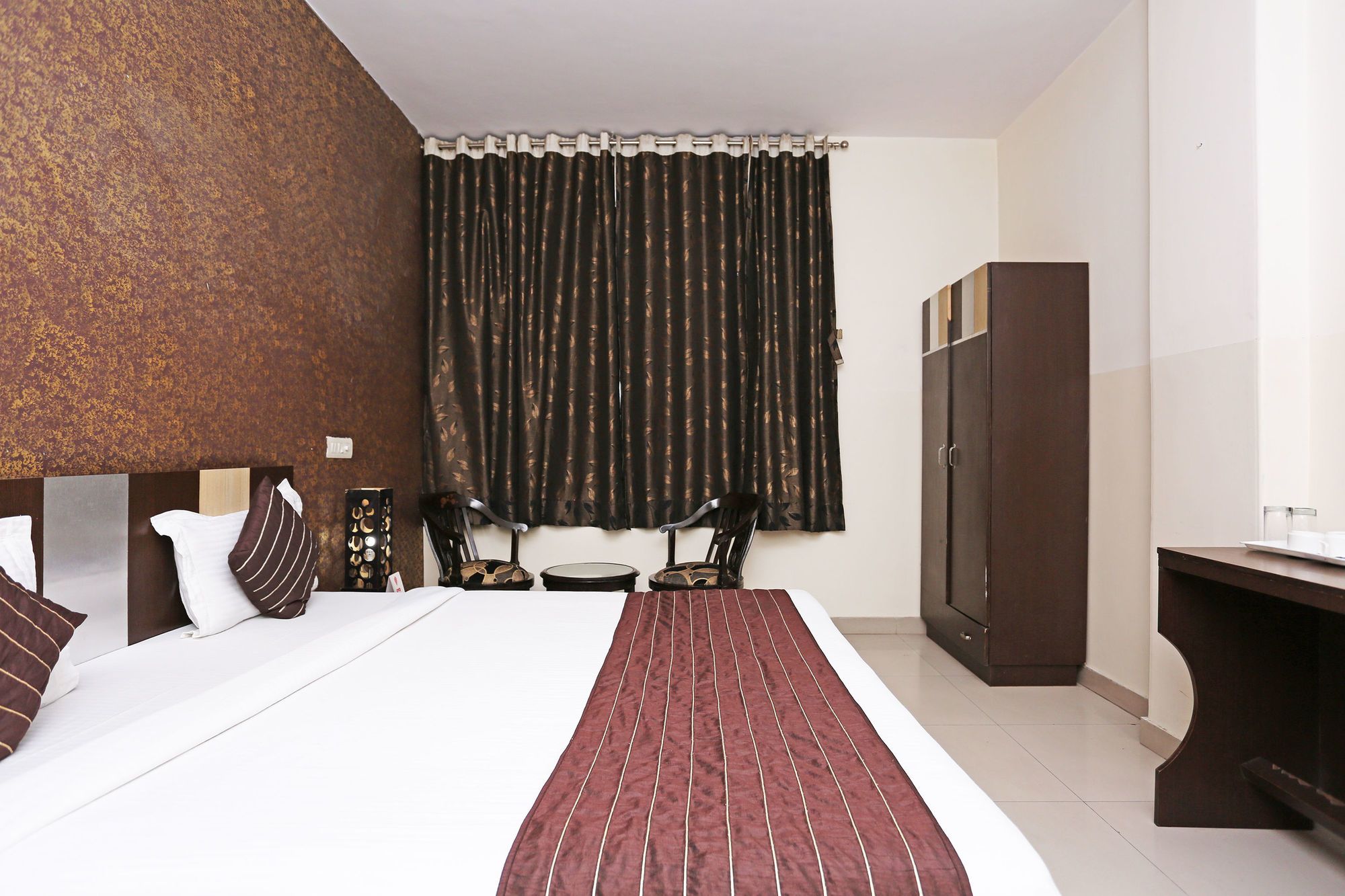Hotel Airport City by OYO Rooms