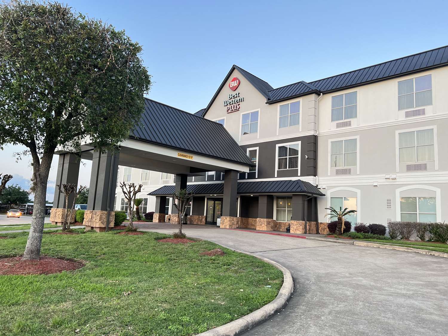 Best Western Plus Hobby Airport Inn & Suites