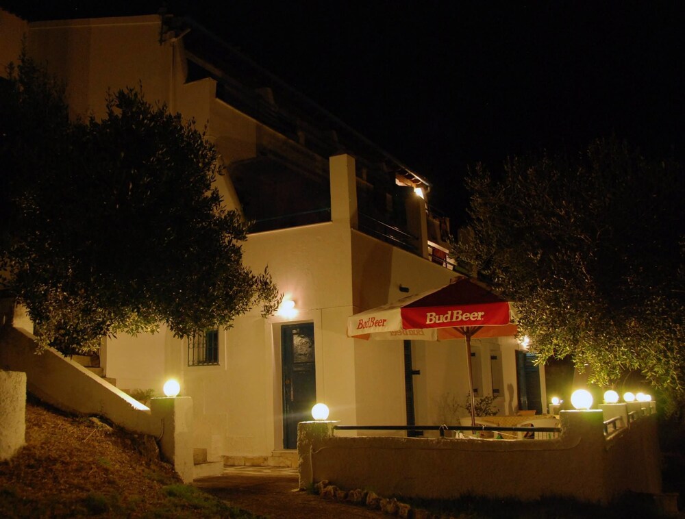 Anna Apartments
