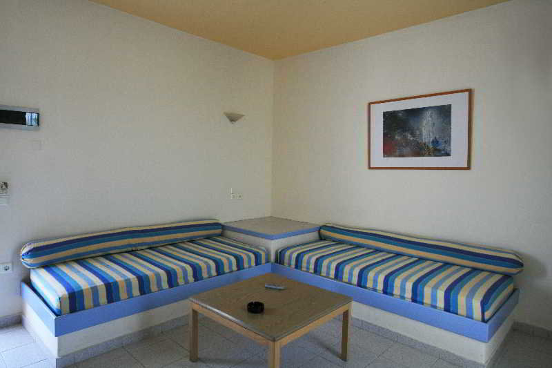 Irinna Hotel Apartments