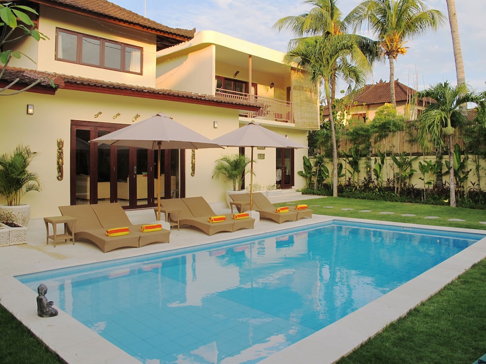 Aisha Family Villa