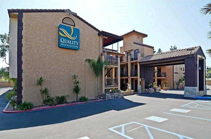 Quality Inn & Suites Near The Border