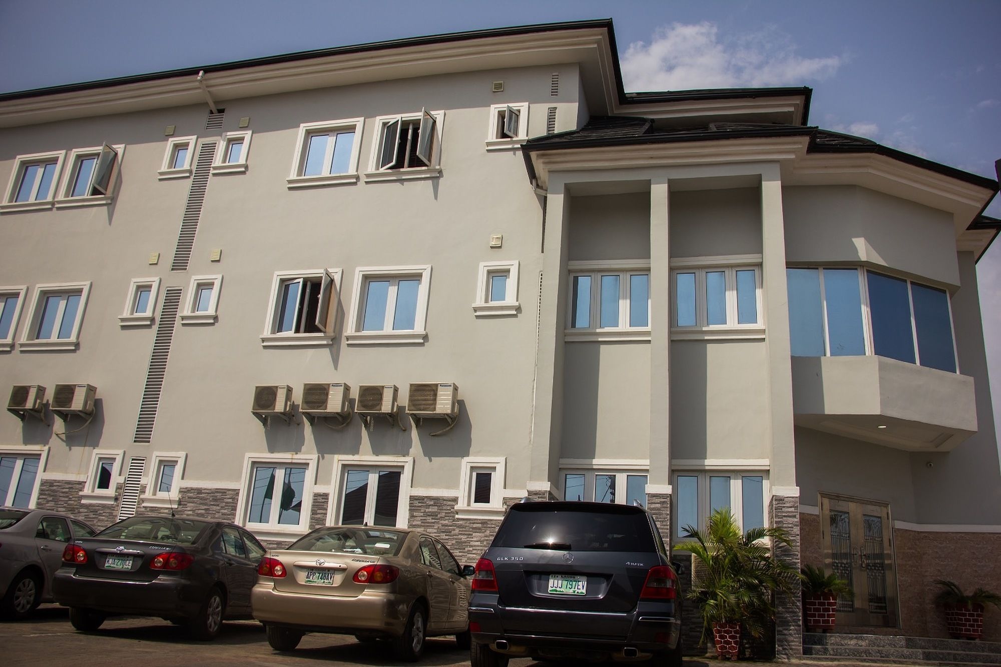 Sweet Season Luxury Suites Ltd