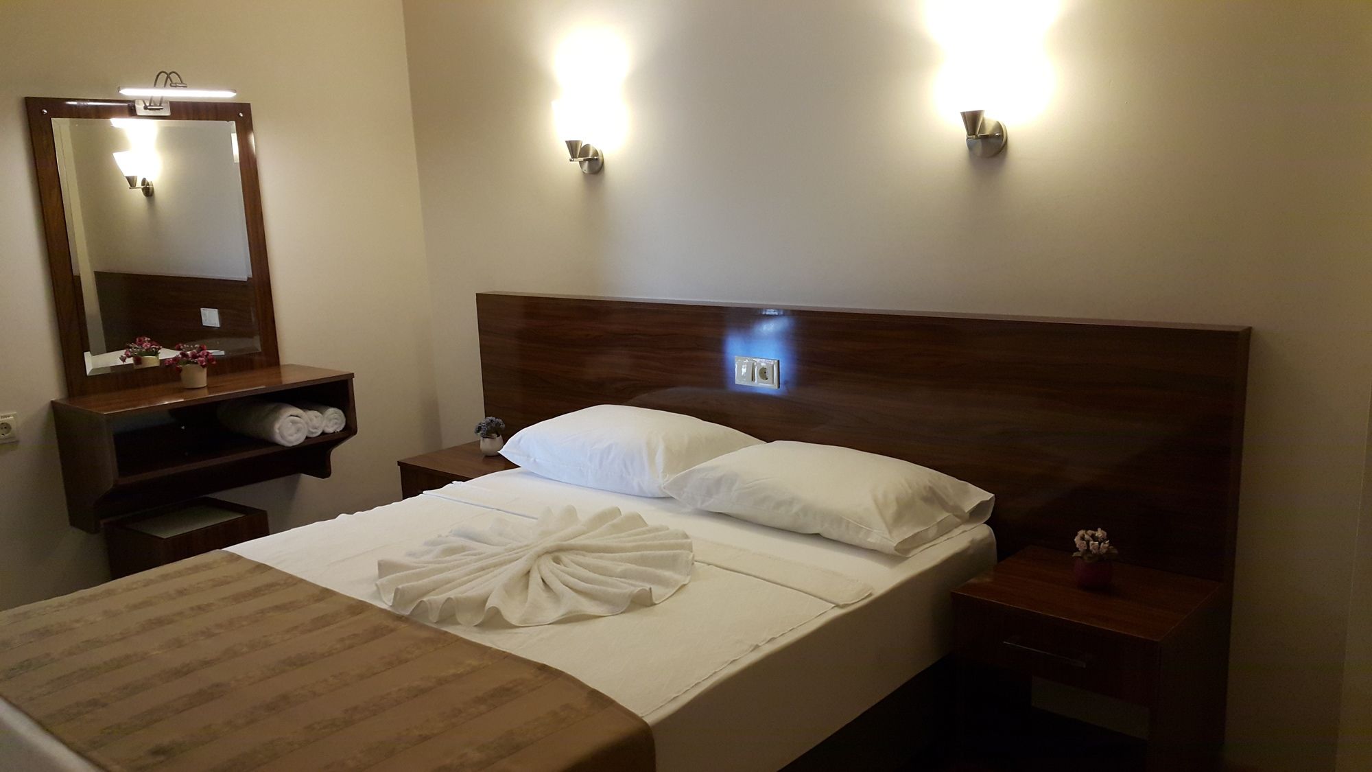 Midi Suites & Hotel
