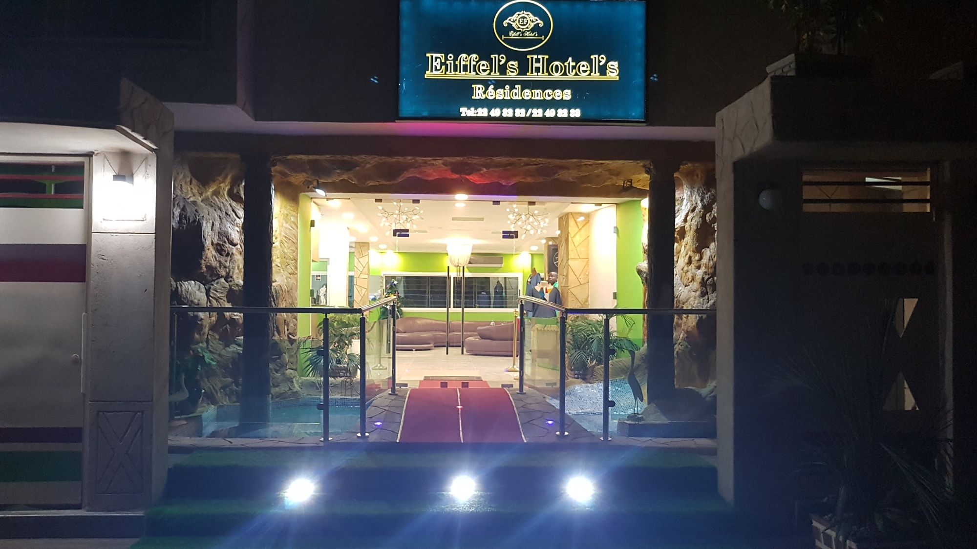 Eifells Hotel