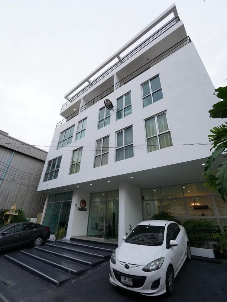 RoomQuest Sukhumvit 50