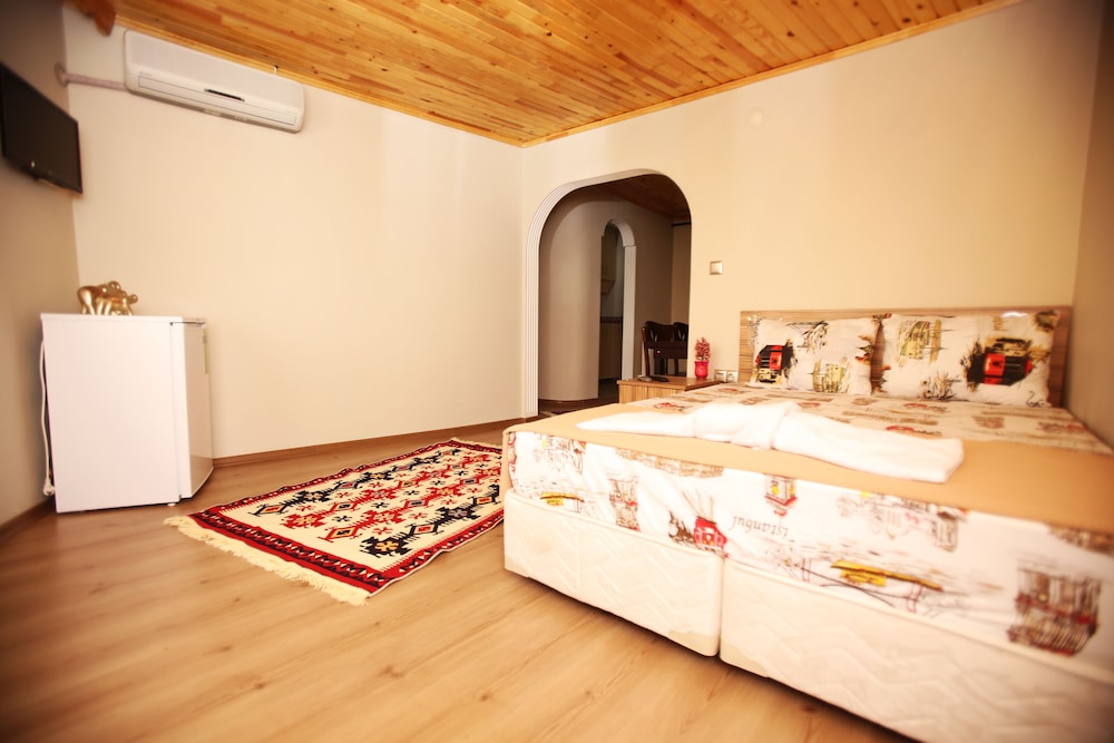 Walton Balat Residence
