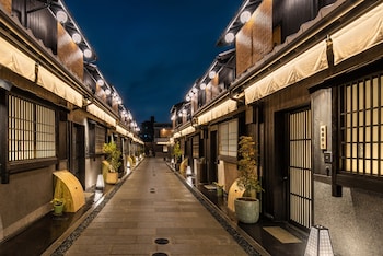 Nazuna Kyoto Tsubaki St.