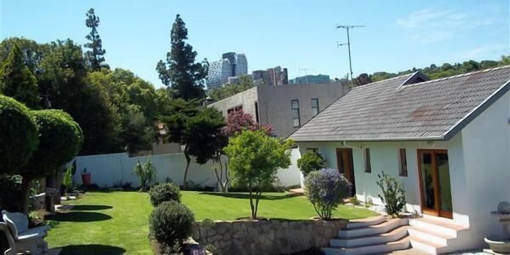 Mizizi House of Sandton Bed and Breakfast