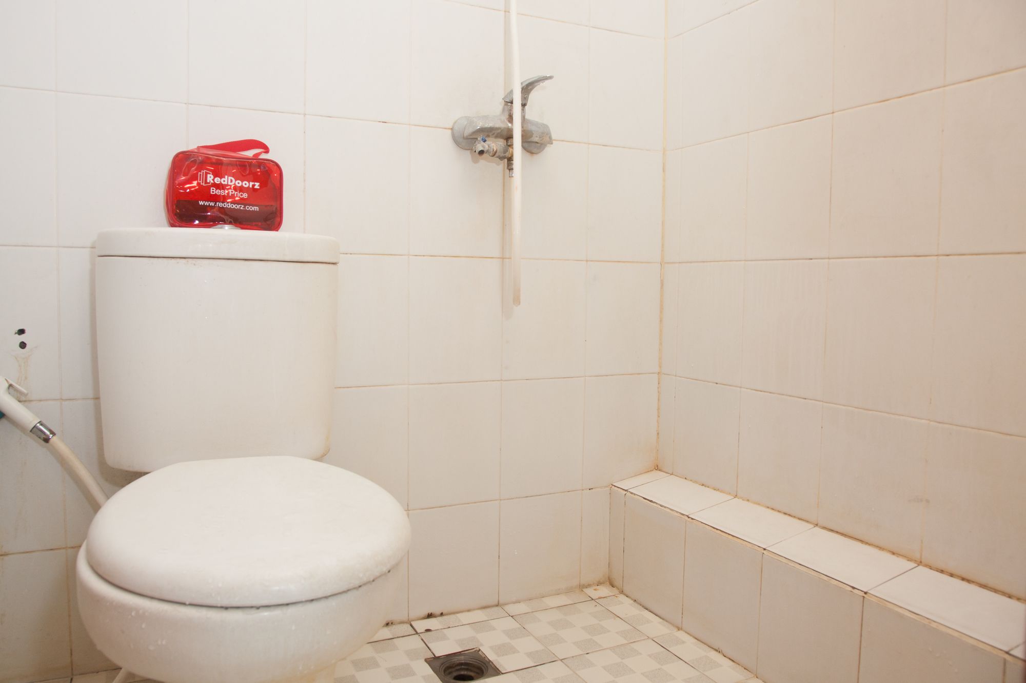Reddoorz Apartment @ Manyar Street