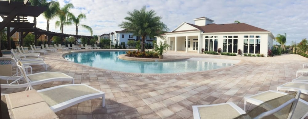 West Lucaya Village Resort