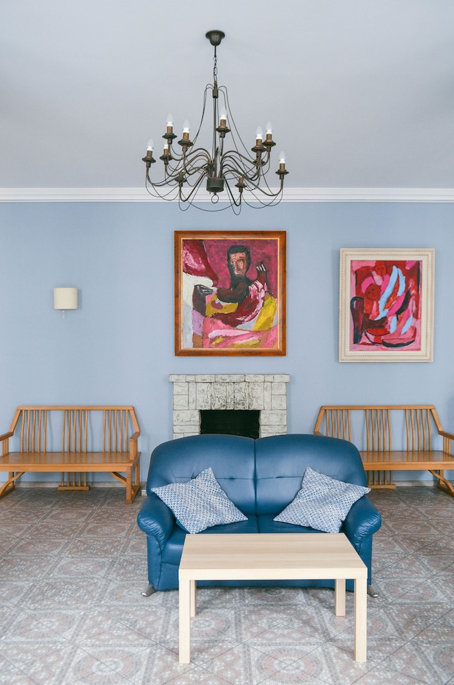 Randhouse Morskaya B&B