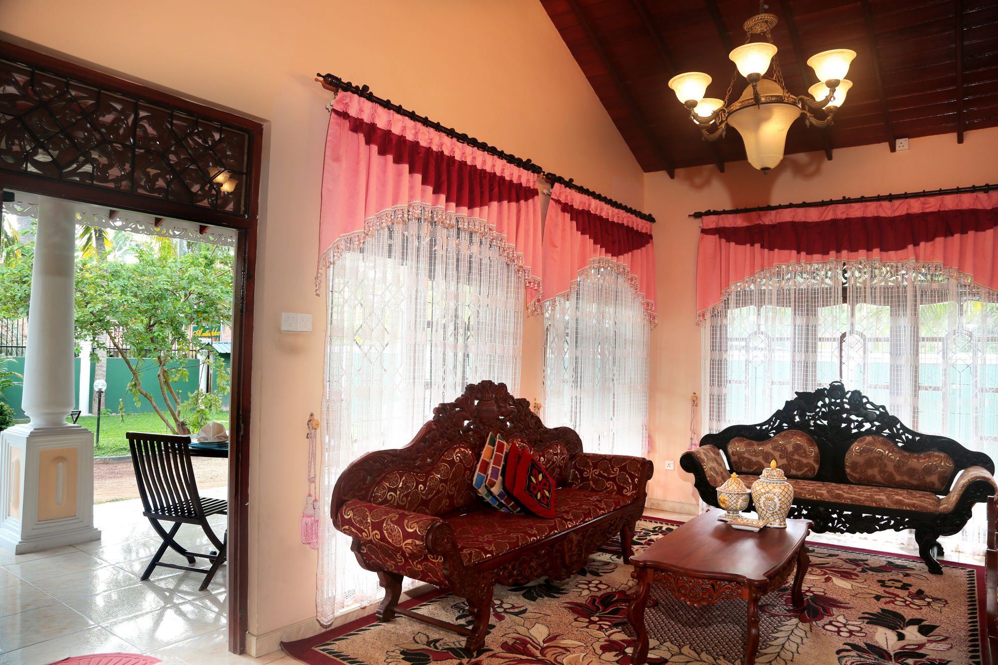 Airport Square Villa