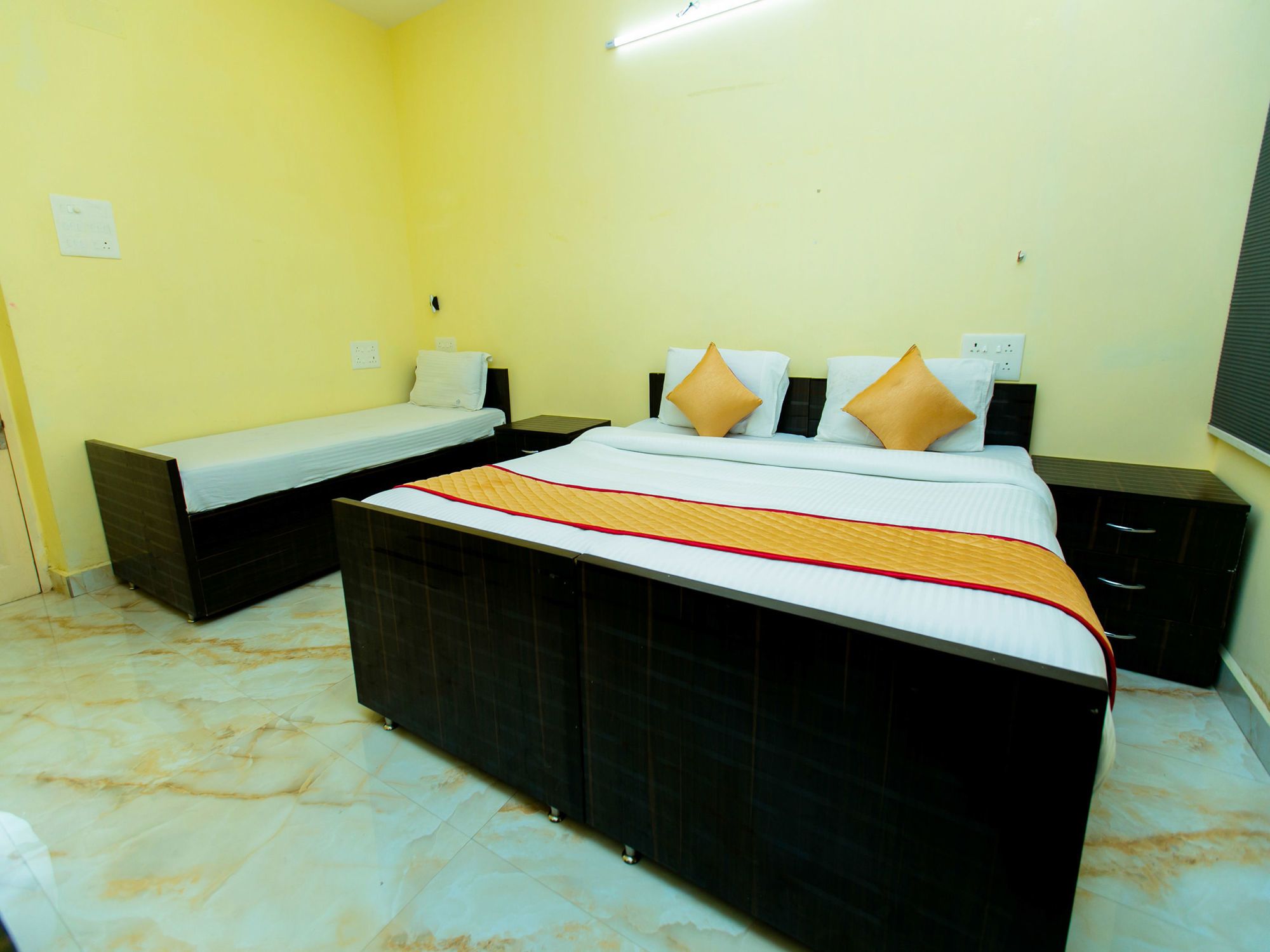 The ECR Grand Residency by OYO Rooms