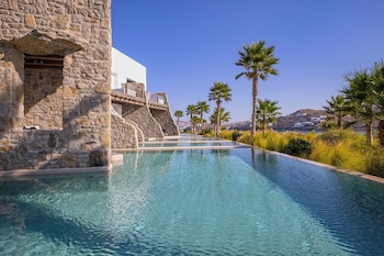 Aeonic Suites & Spa