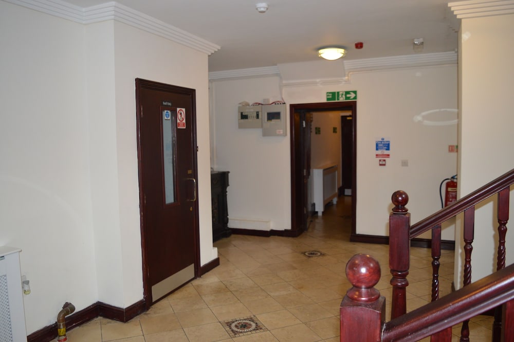 Globe Hotel